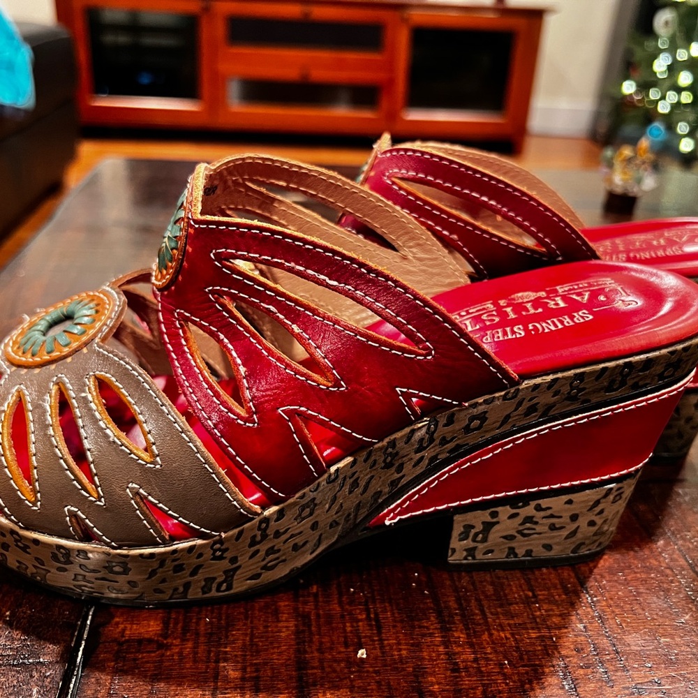 L’Artiste Beverly Red and Brown Wedges, Size 40